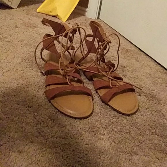 Shoes - Picture 2 of 4